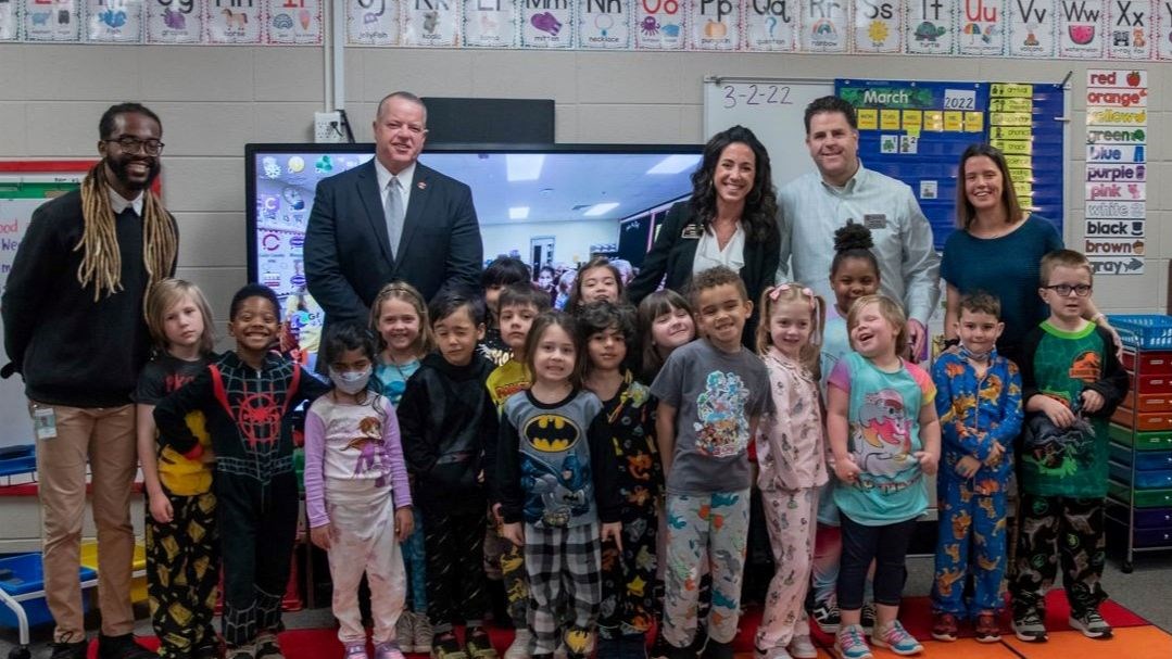 Superintendent Ragsdale with Kindergarten Readers